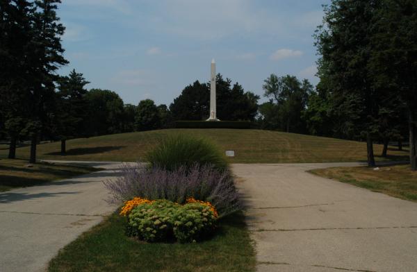 Acacia Park Cemetery and Mausoleum:West Driveway