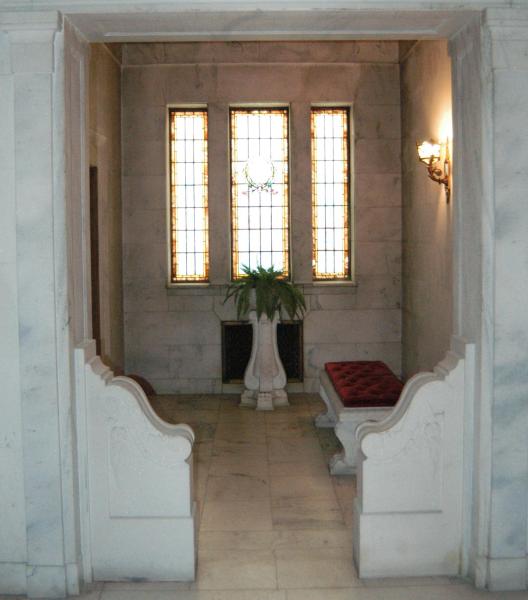 Acacia Park Cemetery and Mausoleum:open room