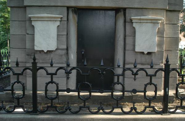 Chicago City Cemetery:Couch Mausoleum