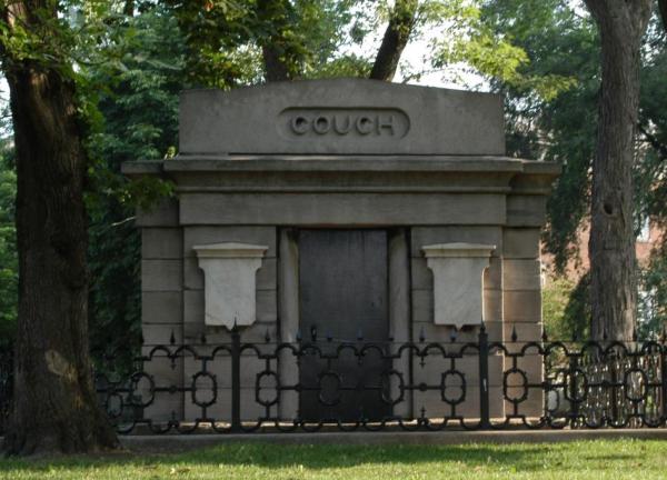 Chicago City Cemetery:Couch Mausoleum