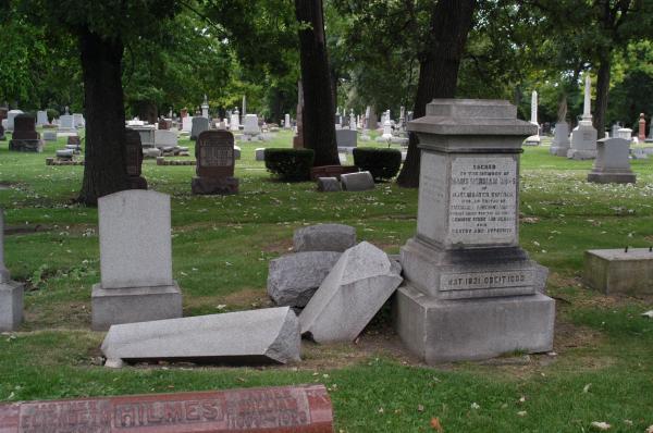 Broken obelisk Forest Home Cemetery