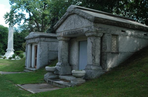 Mausoleum Ridge: Forest Home Cemetery