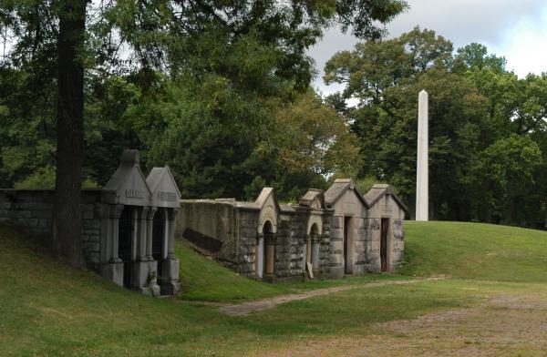 Mausoleum Ridge: Forest Home Cemetery