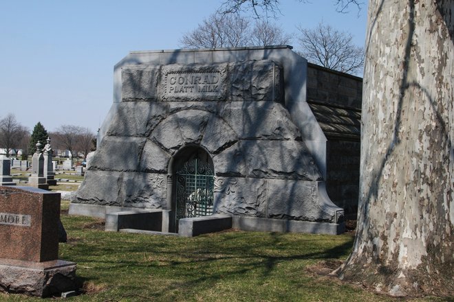 Mound Grove Cemetery: Conrad Platt Milk mausoleum