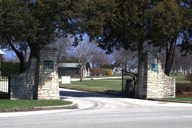 Mound Grove Cemetery: Main Entrance