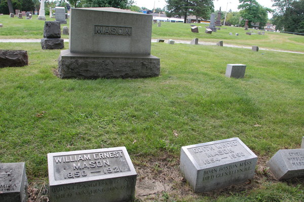 Oak Wood Cemetery, Waukegan: Senator William E. Mason