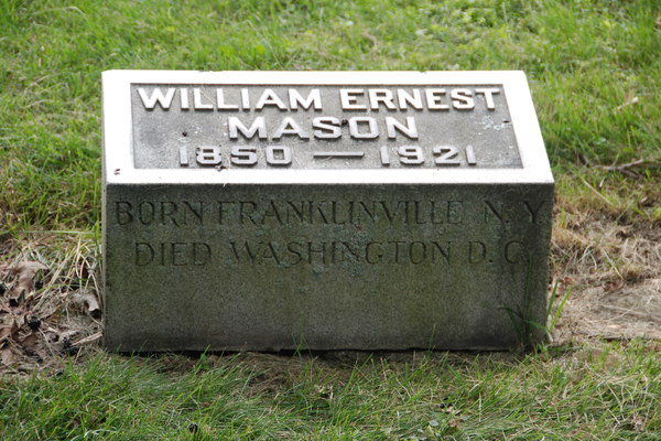 Oak Wood Cemetery, Waukegan: Senator William E. Mason
