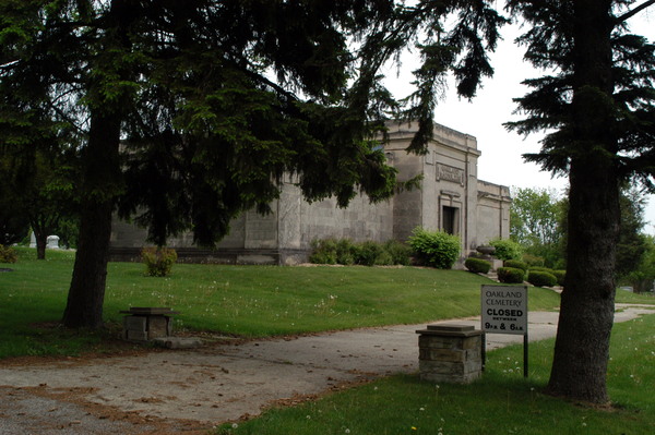 Oakland Cemetery, Woodstock:Mausoleum