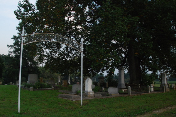 Evangelical St. Marcus Cemetery: graves near arch