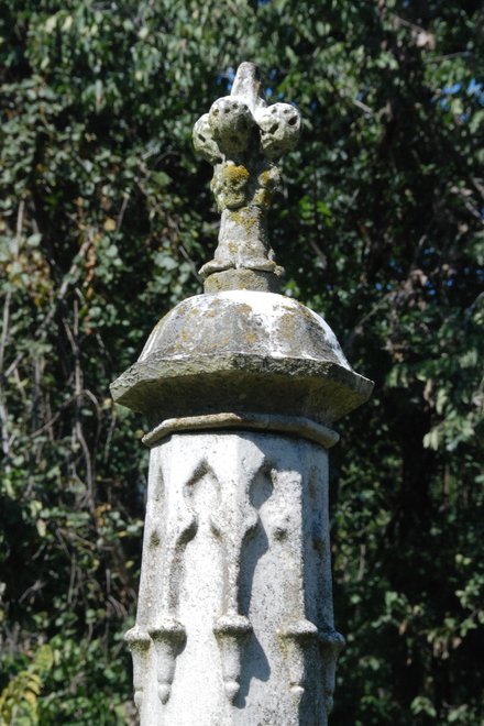 Cairo City Cemetery: monument with finial
