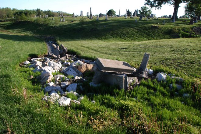 Rushville City Cemetery: rubble
