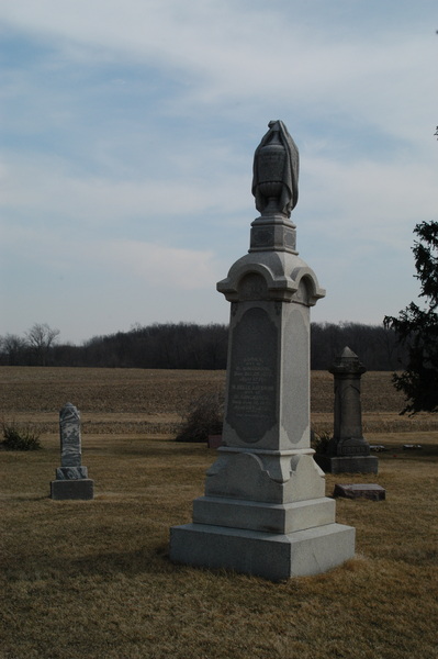 Democratic and Republican Cemeteries of Carlock: Urn