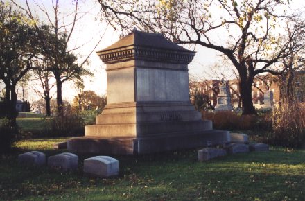 Graceland Cemetery: Mayor Joseph Medill