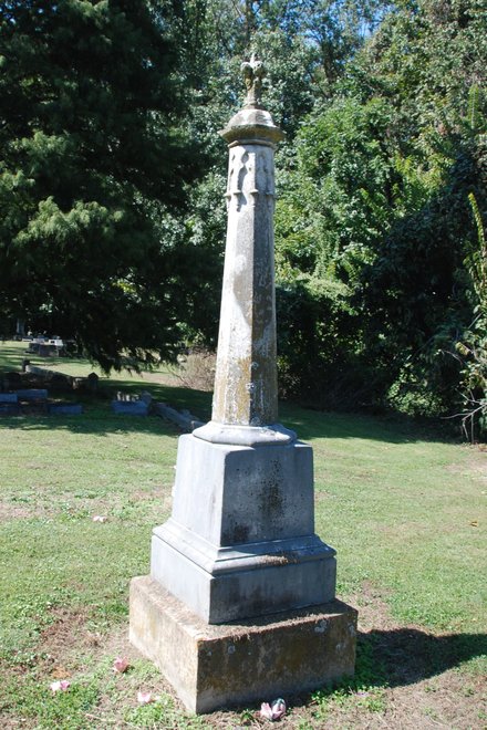 Cairo City Cemetery: monument with finial