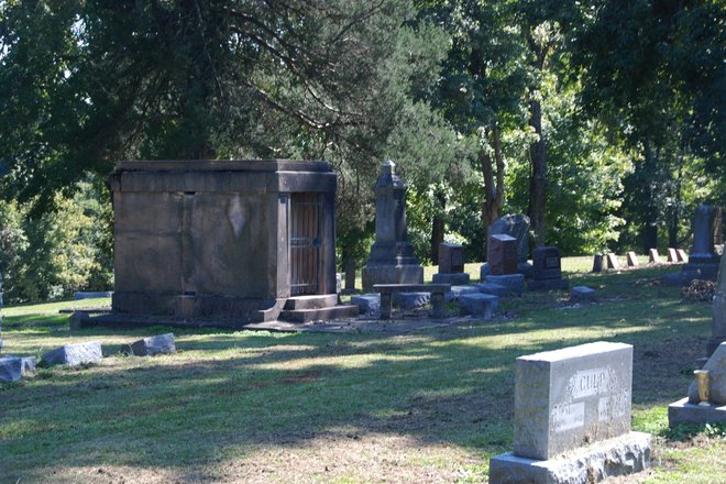 Cairo City Cemetery: Kaufman Mausoleum